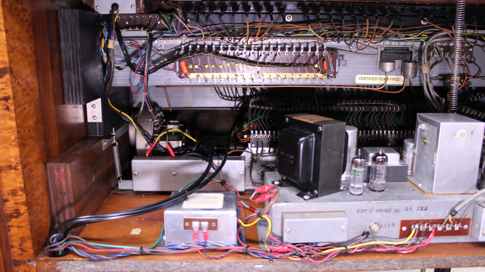 592 is a 1957 Hammond C3 in a Walnut finish.