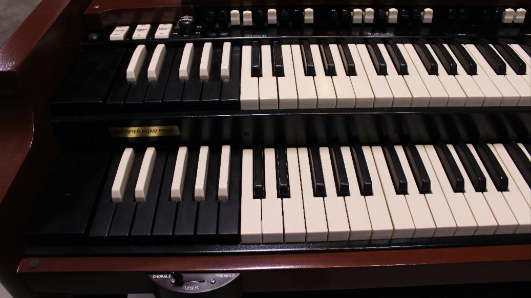 594 is a 1951 Hammond B2/B3 refinished in Cherry-wood.