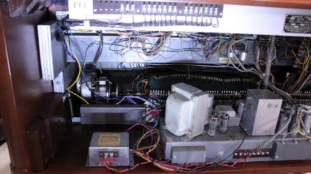 594 is a 1951 Hammond B2/B3 refinished in Cherry-wood.