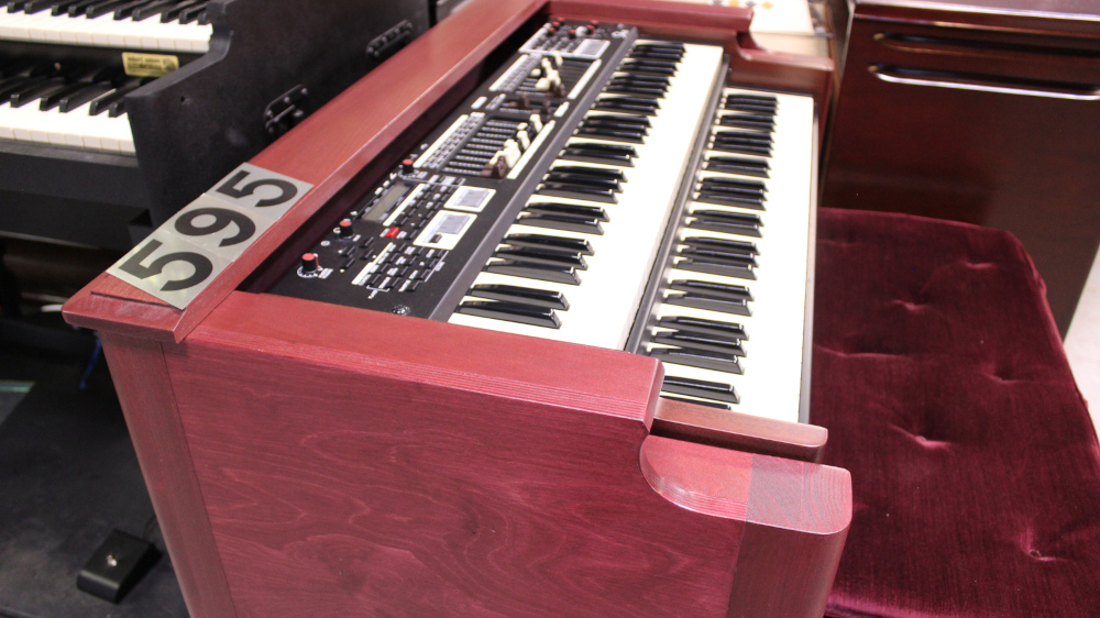 595 is a 2021 Hammond SKX in Cabernet finish and a Valhalla B3 stand with matching bench.  Paired with Leslie 303c or upgrade to Leslie 142 for additional charge.