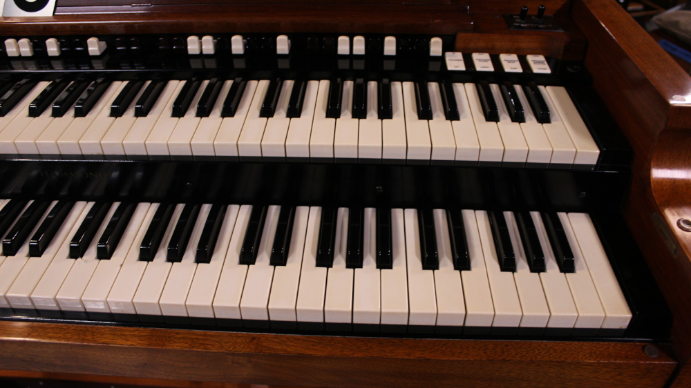 591 is a 1957 Hammond B3 in a Walnut finish.