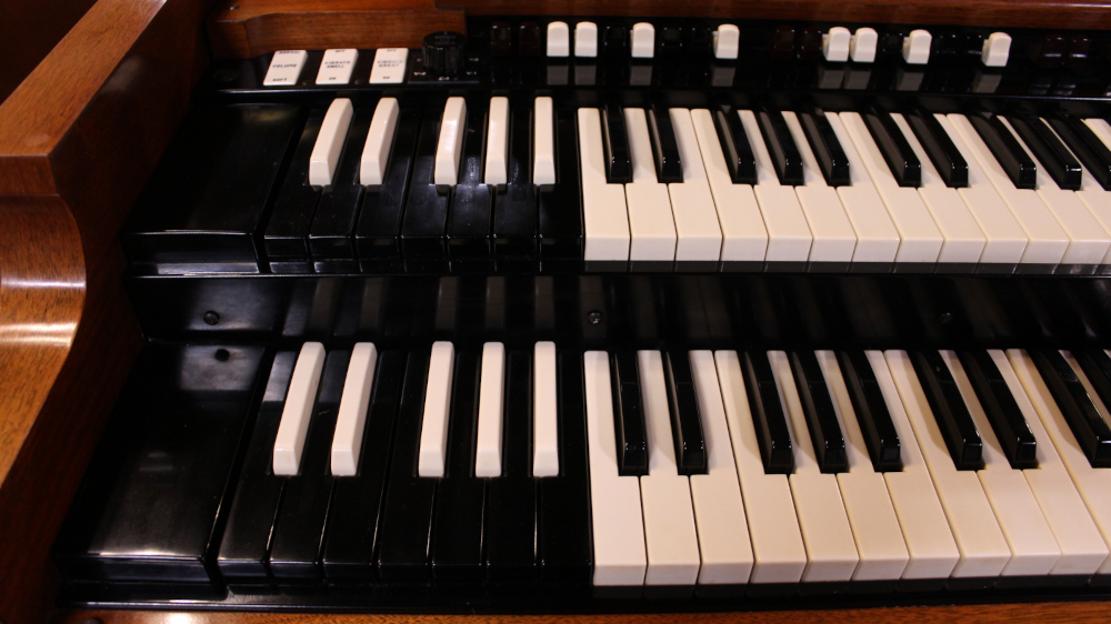 591 is a 1957 Hammond B3 for sale in a Walnut finish.