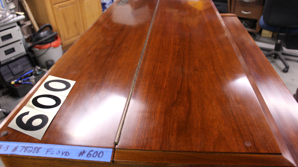 600 is a 1959 Hammond B3 in a Walnut finish.  Serial #78288