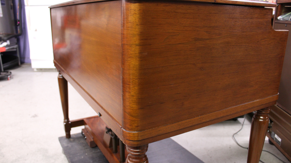 600 is a 1959 Hammond B3 in a Walnut finish.  Serial #78288