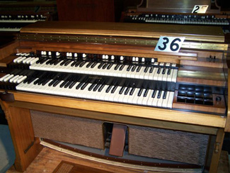 Hammond D-152 Organ