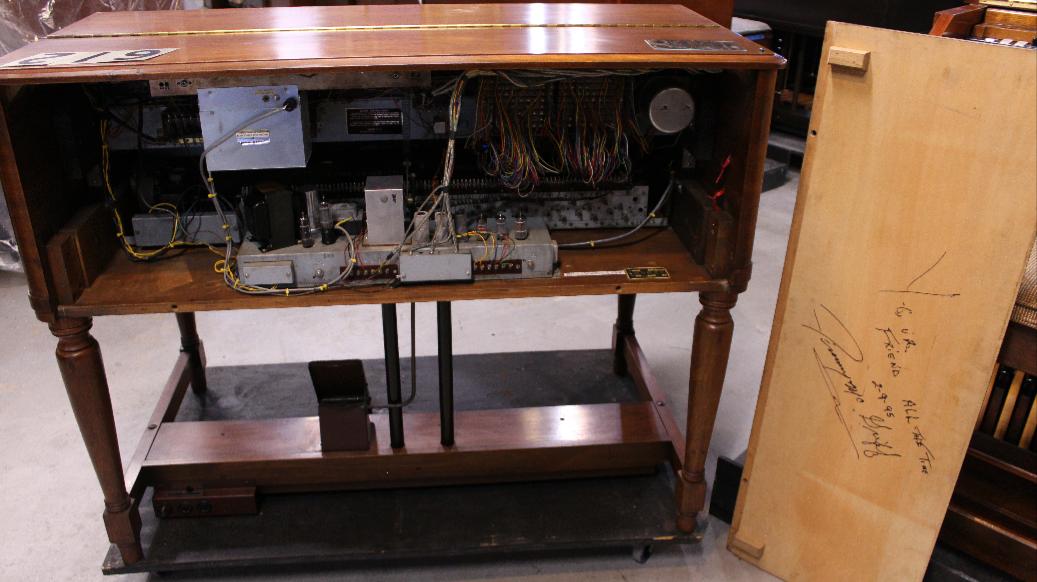 612 is a 1968 Hammond B3 in a walnut finish.  Serial #100334