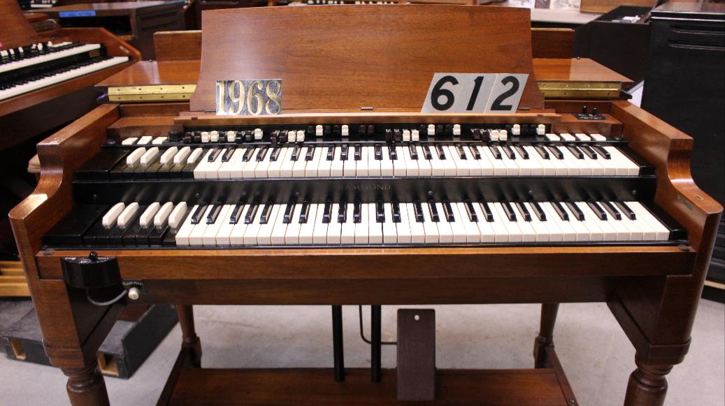 612 is a 1968 Hammond B3 in a walnut finish.  Serial #100334