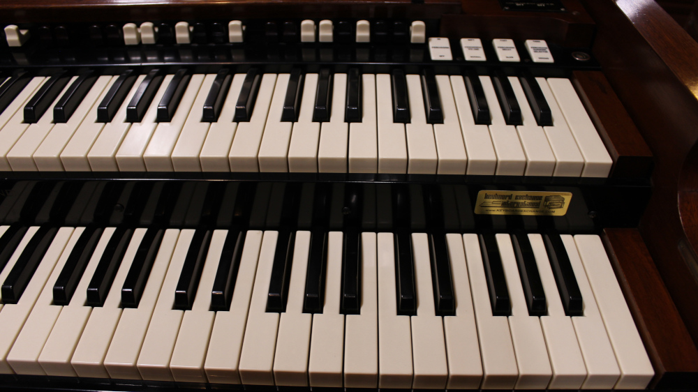 618 is a 1956 Hammond B3 in a Walnut finish for sale.