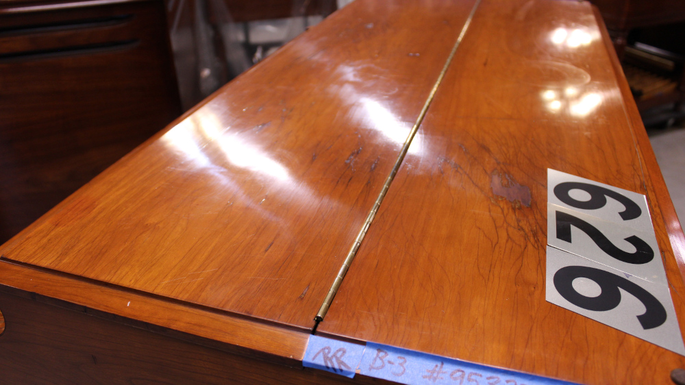626 is a 1965 Hammond B3 in a Fruitwood finish.  Serial #95327