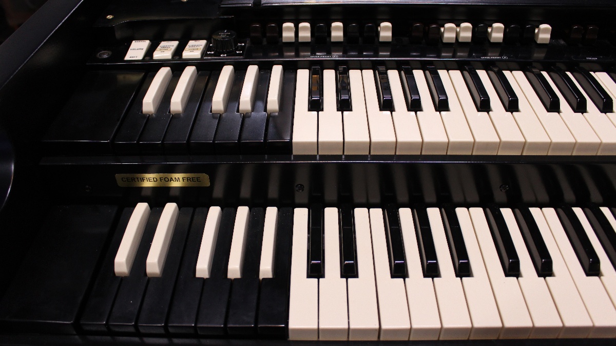 630 is a 1966 Hammond B3 in an Ebony finish..