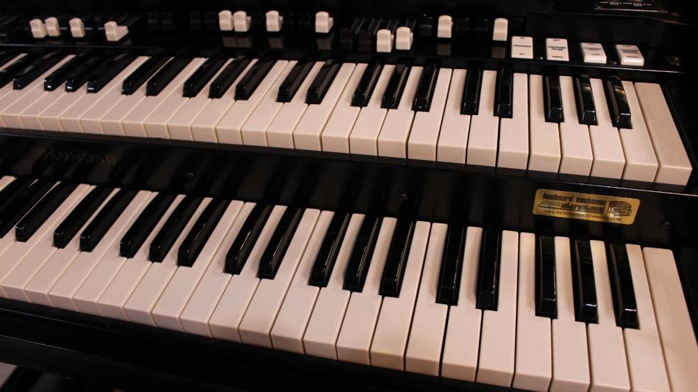 631 is a 1969 Hammond B3 in an ebony finish for sale. Serial number A-45047