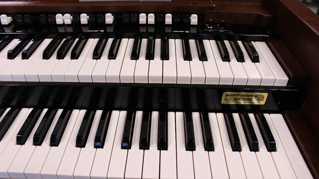 632 is a 1954 Hammond B2 in a Walnut finish for sale!
