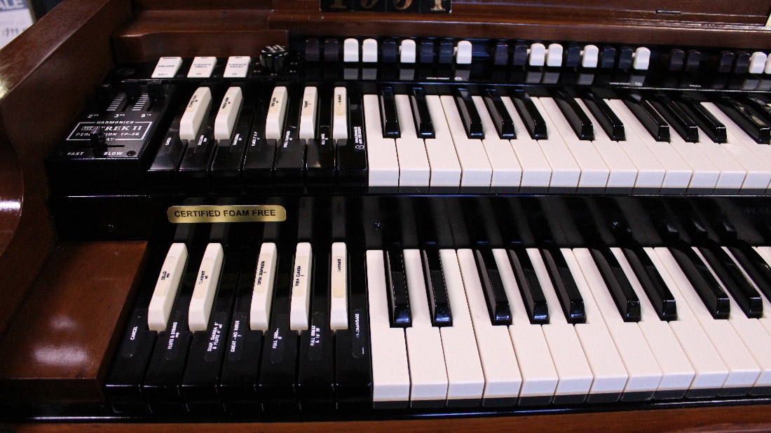 632 is a 1954 Hammond B2 in a Walnut finish.