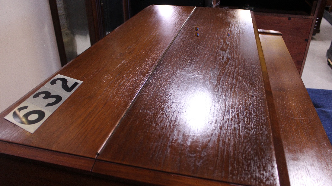 632 is a 1954 Hammond B2 in a Walnut finish for sale!