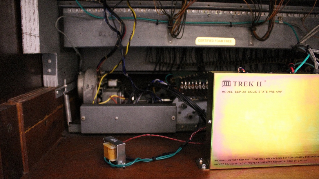 632 is a 1954 Hammond B2 in a Walnut finish.