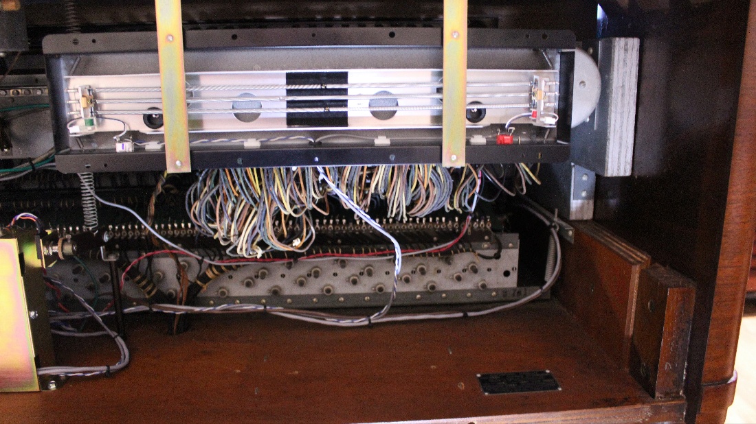 632 is a 1954 Hammond B2 in a Walnut finish.