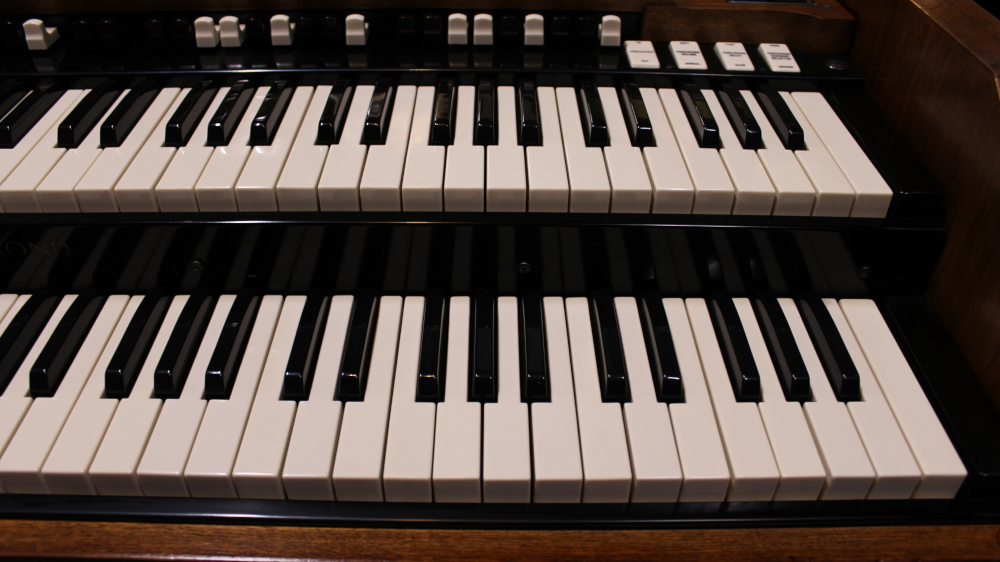 634 is a 1968 Hammond A105 in a Walnut finish.  Serial # 29687