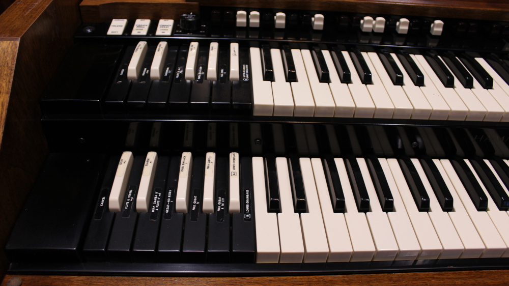 634 is a 1968 Hammond A105 in a Walnut finish.  Serial # 29687