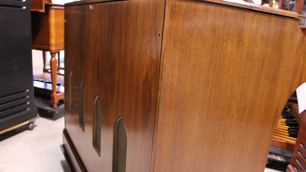 634 is a 1968 Hammond A105 in a Walnut finish.  Serial # 29687