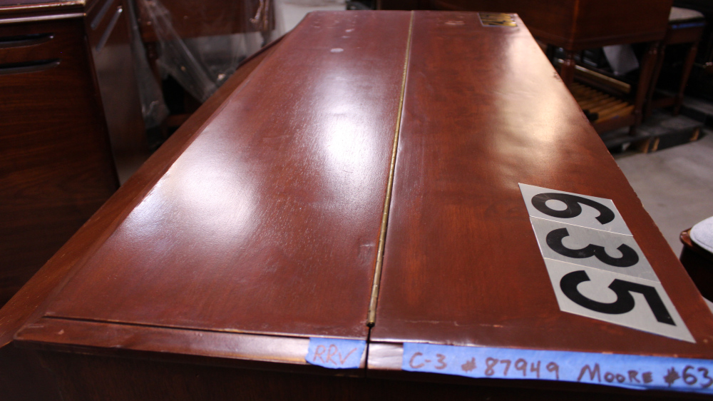 635 is a 1962 Hammond C3 in a Walnut finish.  Serial #87949 