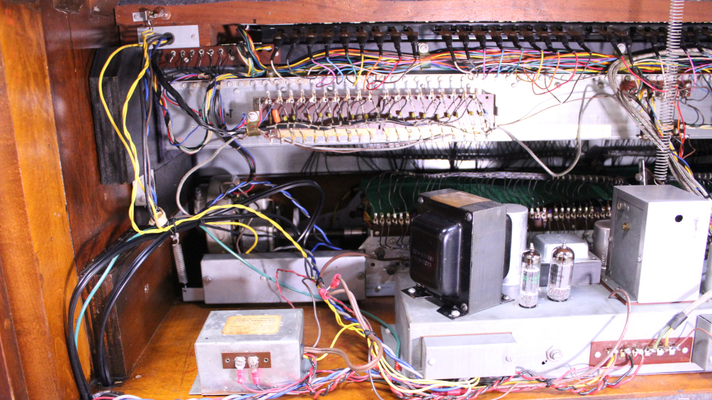 635 is a 1962 Hammond C3 in a Walnut finish.  Serial #87949 