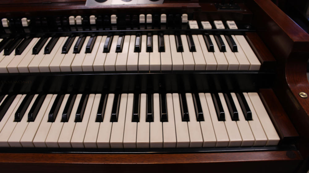 636 is a 1957 Hammond B-3 in a mahogany finish, Serial 68891, for sale now. From the first drawbar pull to the deep resonance of the pedals, this organ invites you to sit down and lose yourself in the sound.