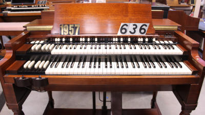 636 is a 1957 Hammond B3 in a mahogany finish for sale!