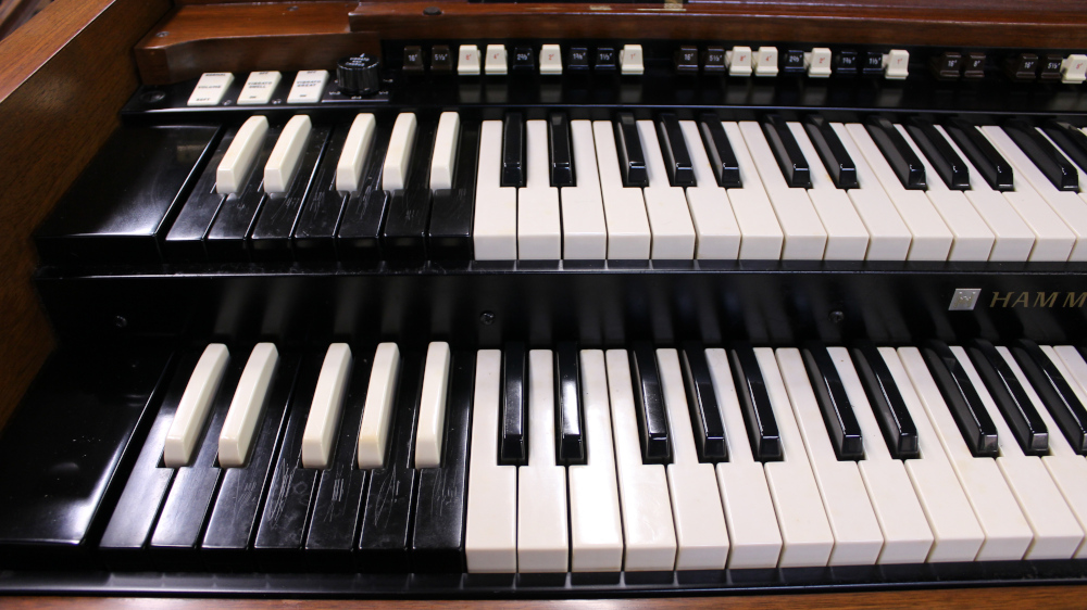 637 is a 1974 Hammond B3 in a Walnut finish.
