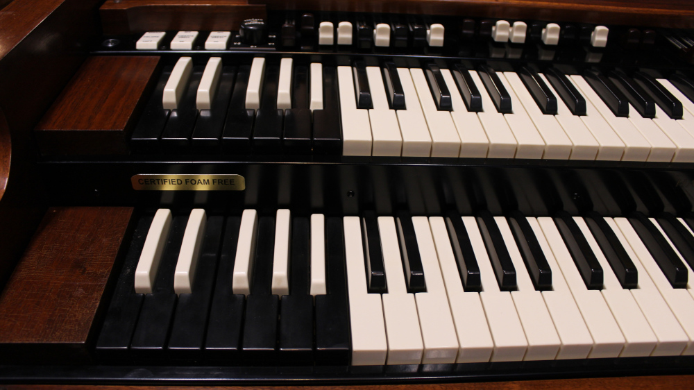 640 is a 1955 Hammond B3 in a Walnut finish for sale.