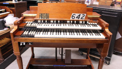 #642 is a 1960 Hammond B3 in a walnut finish for sale!
