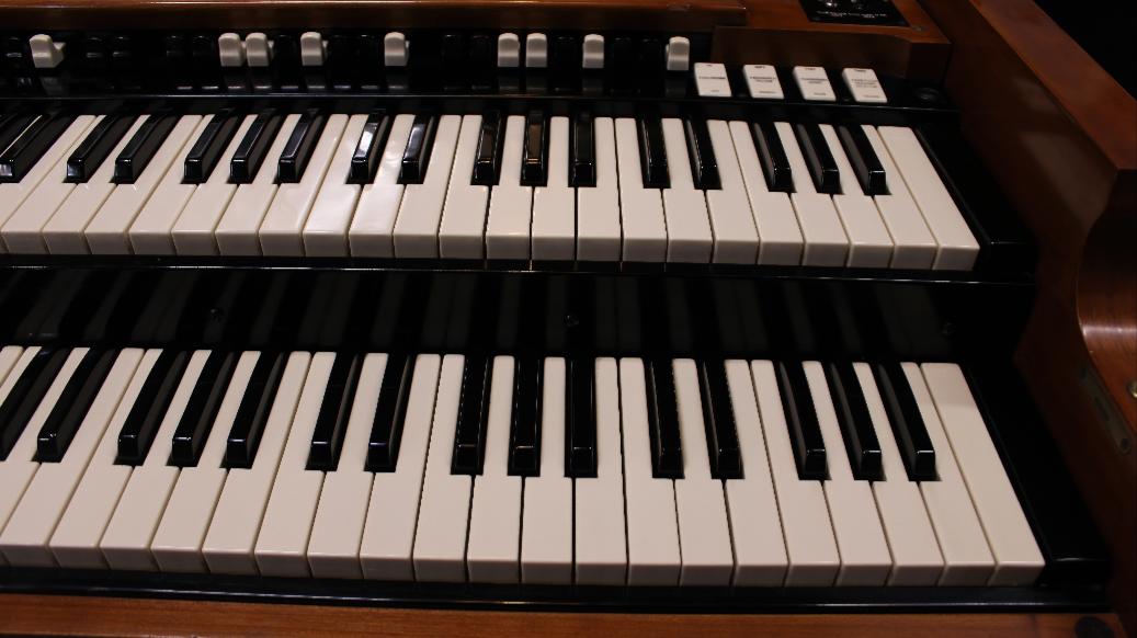 645 is a 1961 Hammond B3 in a fruitwood finish for sale!