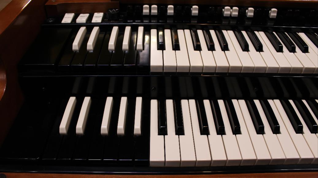 645 is a 1961 Hammond B-3 in a fruitwood finish for sale!