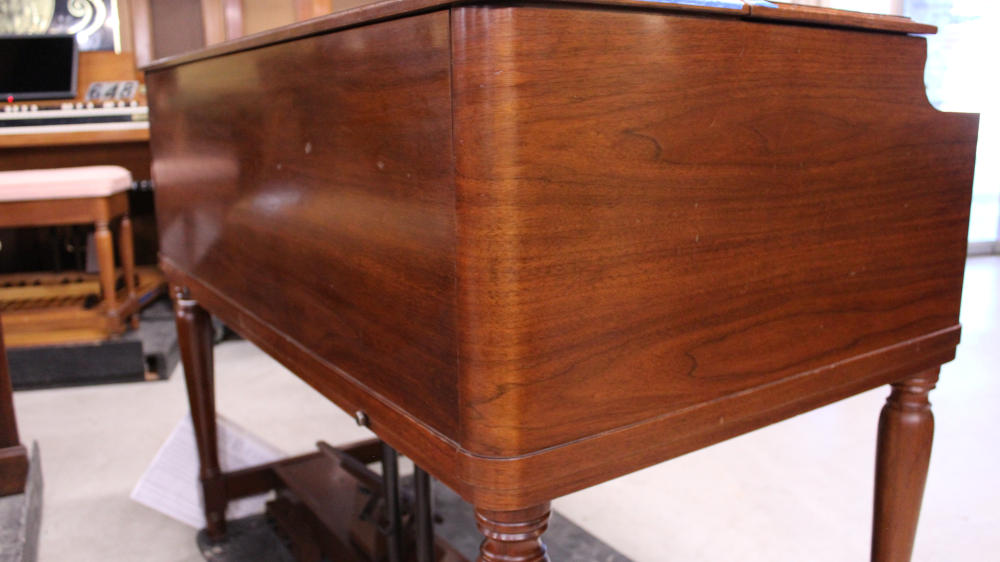 646 is a 1961 Hammond B3 in a walnut finish for sale!