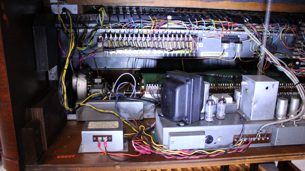 652 is a 1963 Hammond B3 in a Walnut finish for sale!