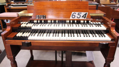 654 is a 1957 Hammond B3 in a walnut finish for sale!