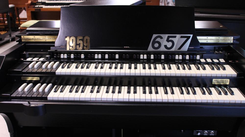 657 is a 1959 Hammond C3 organ for sale