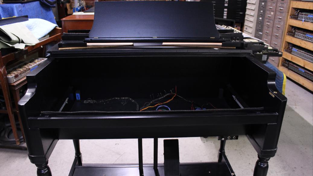 This 1966 ebony Hammond B3 (Serial #95886) has been fully restored and looks as good as it sounds—authentic vintage tone, flawless finish, pure Hammond magic.