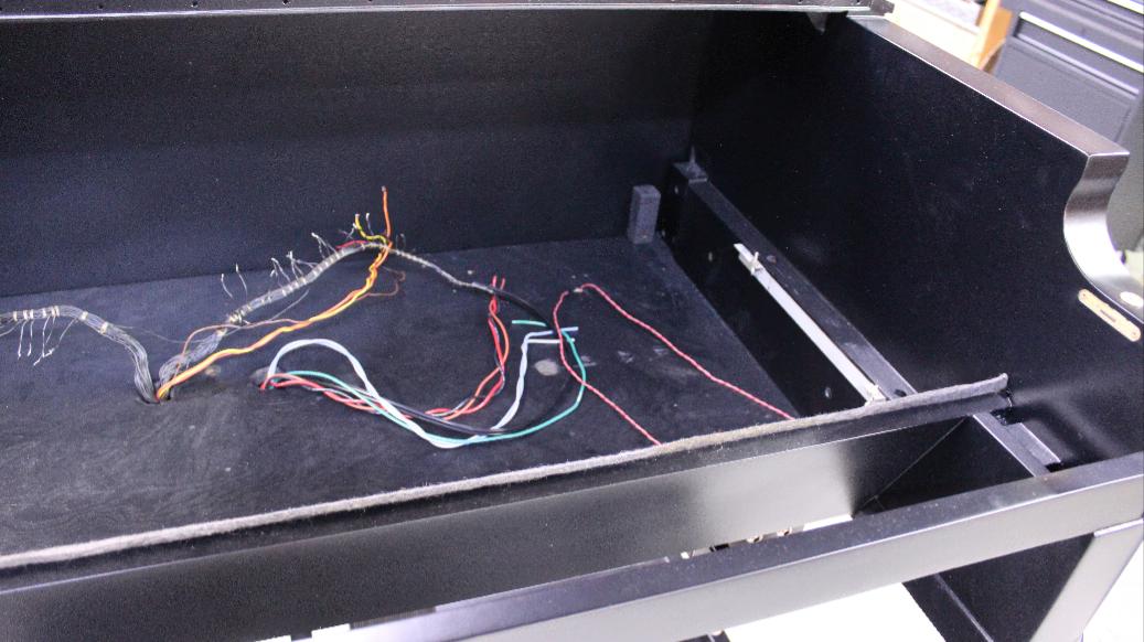 This 1966 ebony Hammond B3 (Serial #95886) has been fully restored and looks as good as it sounds—authentic vintage tone, flawless finish, pure Hammond magic.