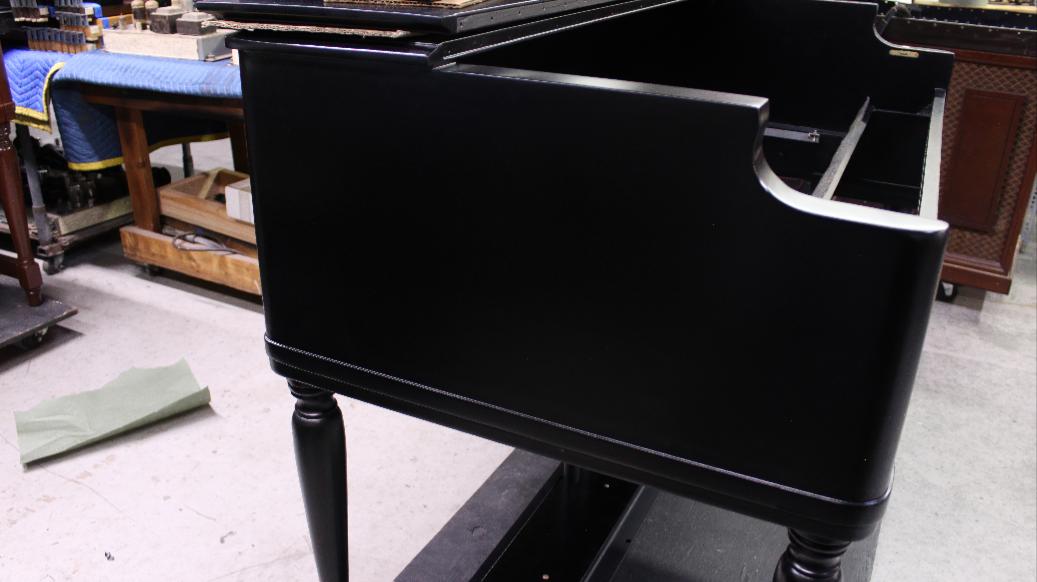 This 1966 ebony Hammond B3 (Serial #95886) has been fully restored and looks as good as it sounds—authentic vintage tone, flawless finish, pure Hammond magic.