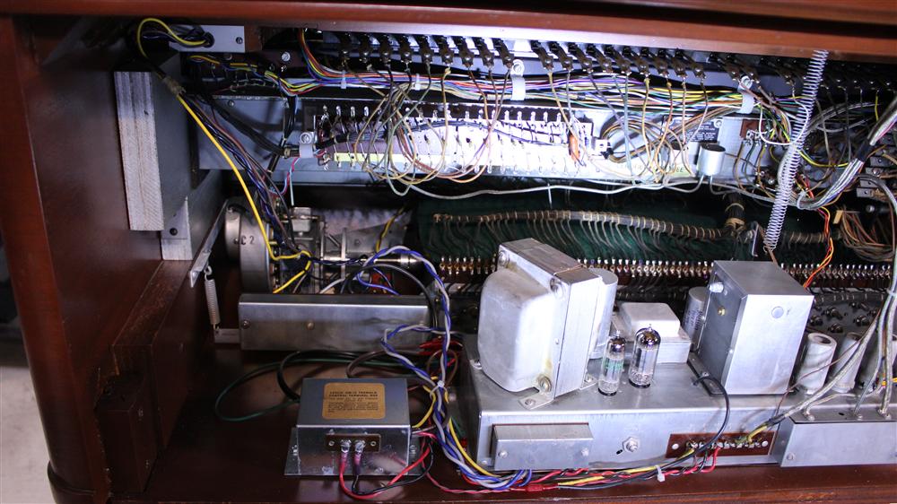1961 Hammond B3 organ 667 in a walnut finish, image 5