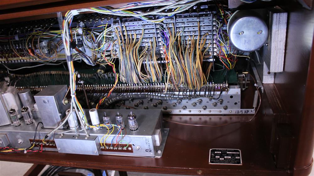 1961 Hammond B3 organ 667 in a walnut finish, image 6