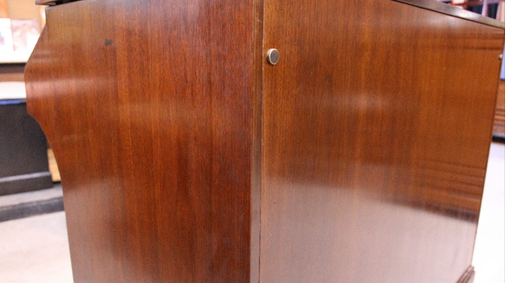 668 is a 1959 Hammond C3 in a Walnut finish.