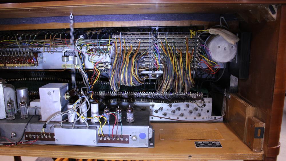 674 is a 1958 Hammond B3 in a fruitwood finish for sale!