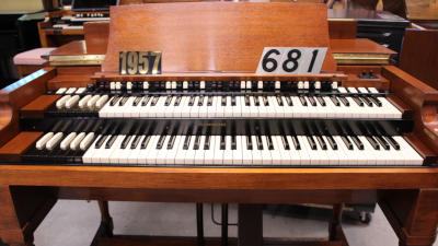 681 is a 1957 Hammond B3 in a mahogany finish for sale!