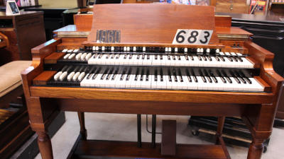 683 is a 1960 Hammond B3 in a walnut finish for sale!