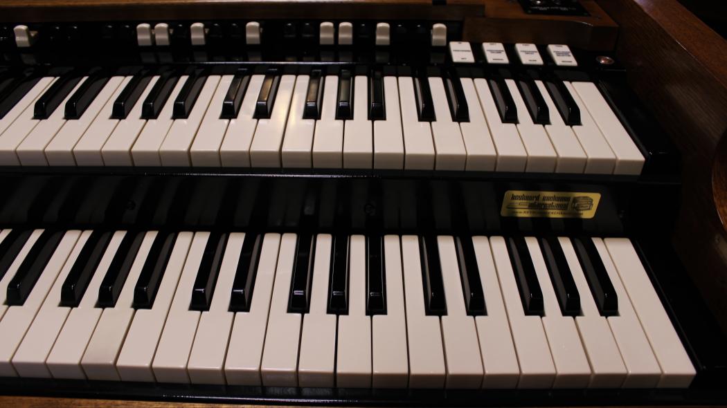 1967 Hammond B3 organ in walnut finish for sale, serial number 97477