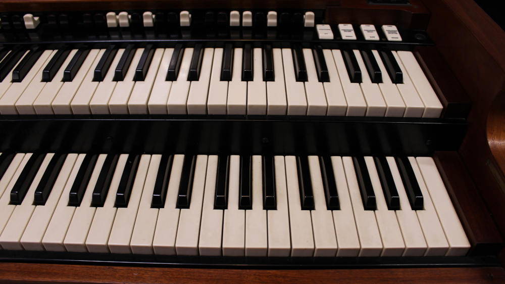 1959 Hammond B3 in walnut, Serial #79537, inventory #694, for sale at Keyboard Exchange International