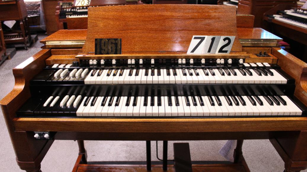 712 is a 1961 Hammond B3 for sale in walnut finish!
