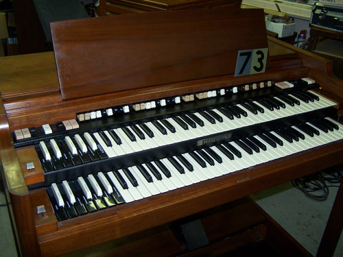 Hammond B-3000 organ
