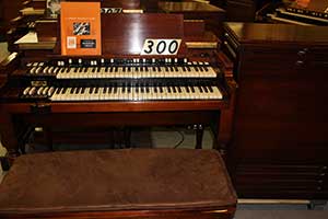 300 - Hammond B3 Organ